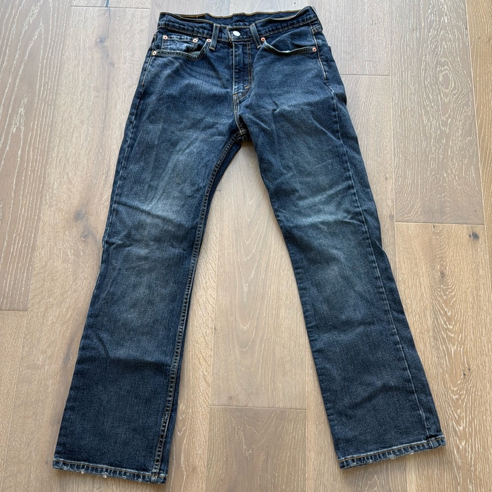 Lévis 527 blue jeans size 31/30. Gently used. Good condition.